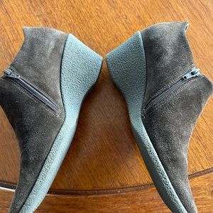 Water resistant suede ankle boots!  Made in Italy, and in good condition.